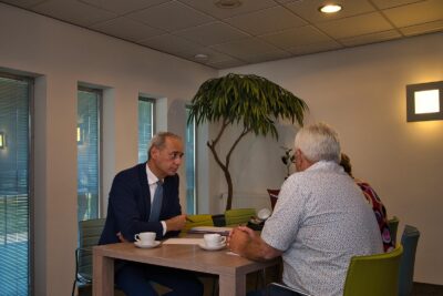 Aan tafel overleggen Peusen